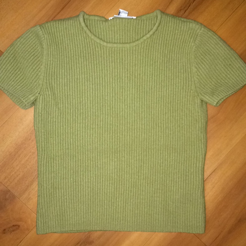 Cute belly shirt great texture